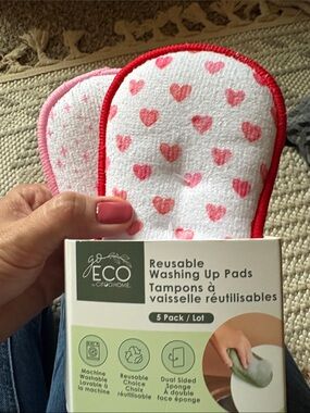 FREE in any bundle NWT Go ECO Reusable Washing Up Pads - White with Pink Hearts2